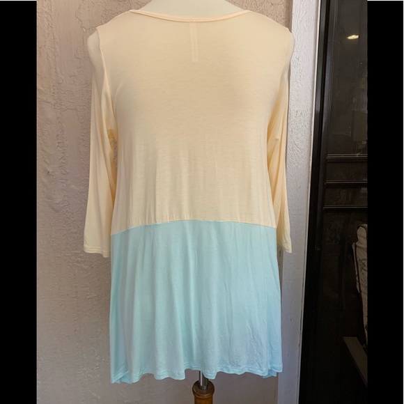 ⭐️Sale⭐️Fishtail Top - Picture 2 of 2